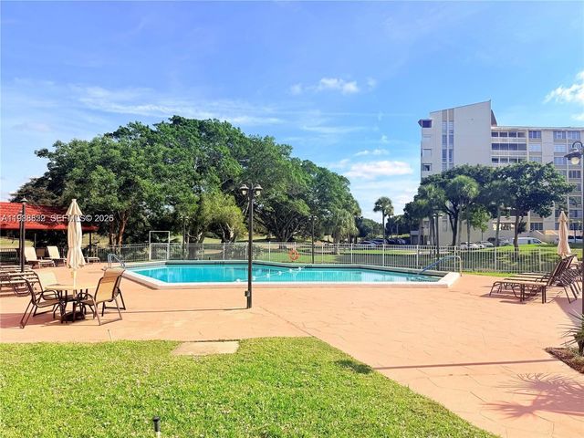 6911 Environ Boulevard 1M, Lauderhill, FL 33319