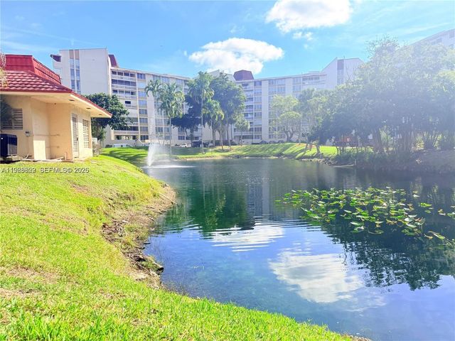 6911 Environ Boulevard 1M, Lauderhill, FL 33319