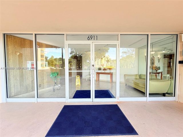 6911 Environ Boulevard 1M, Lauderhill, FL 33319