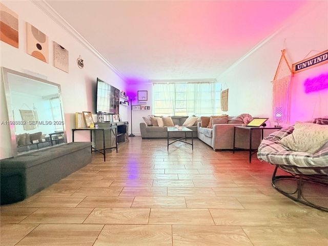 6911 Environ Boulevard 1M, Lauderhill, FL 33319