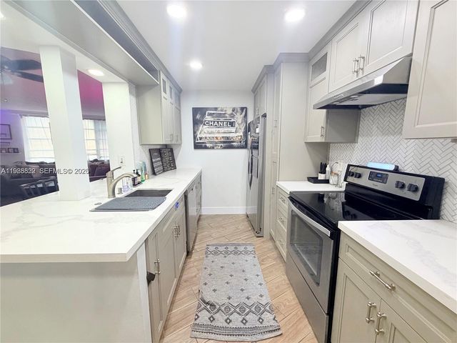 6911 Environ Boulevard 1M, Lauderhill, FL 33319