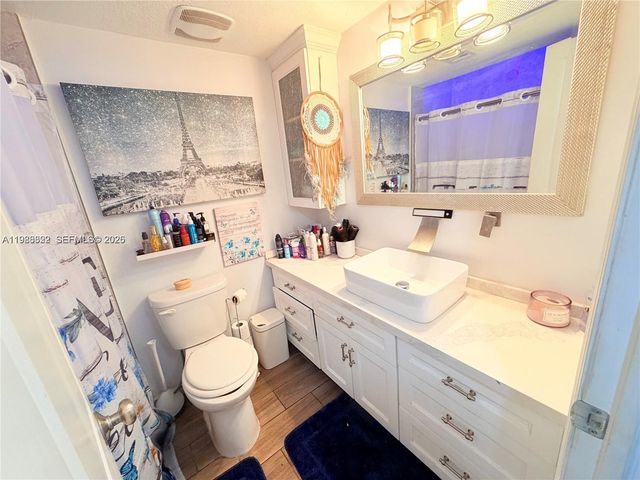 6911 Environ Boulevard 1M, Lauderhill, FL 33319