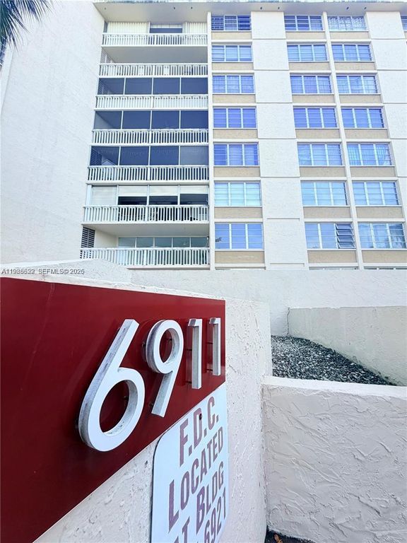6911 Environ Boulevard 1M, Lauderhill, FL 33319