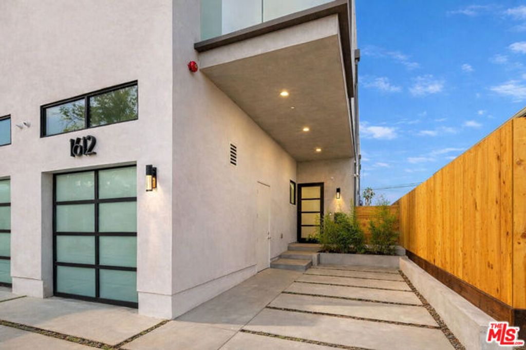 1612 S Wooster Street, Los Angeles, CA 90035