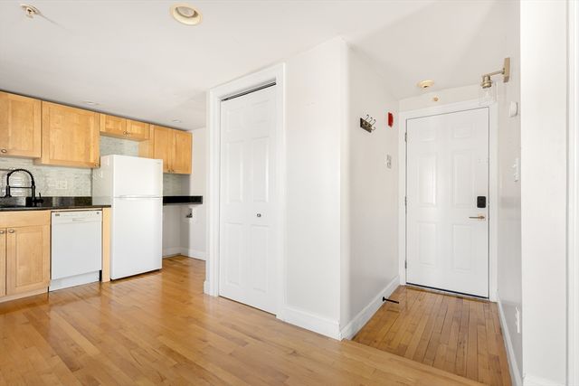 578 Cambridge St 3F, Cambridge, MA 02141