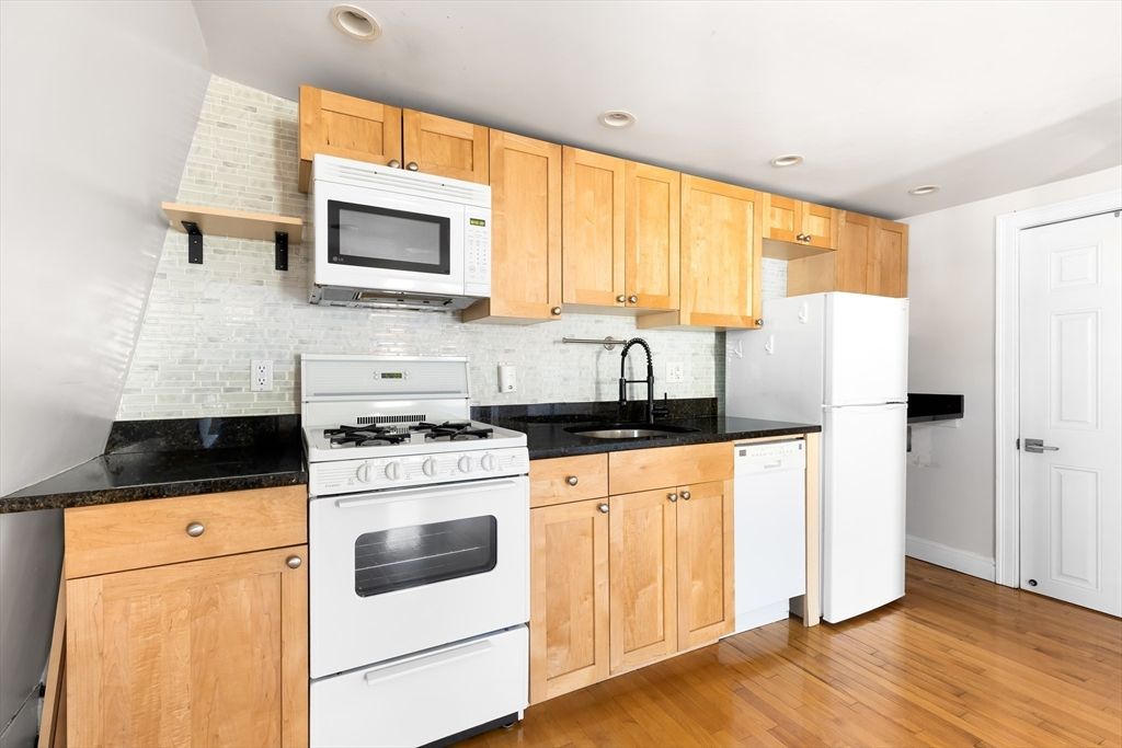 578 Cambridge St 3F, Cambridge, MA 02141