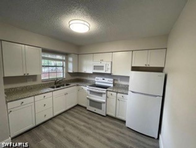 3325 Airport RD N F4, Naples, FL 34105