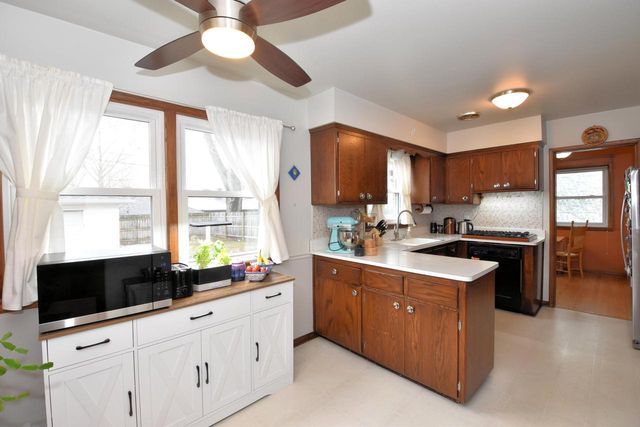 7822 8th AVENUE, Kenosha, WI 53143