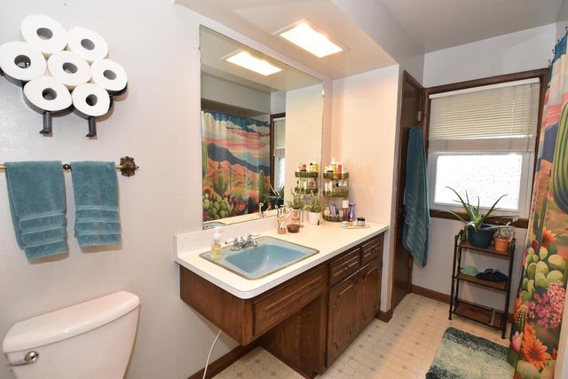 7822 8th AVENUE, Kenosha, WI 53143