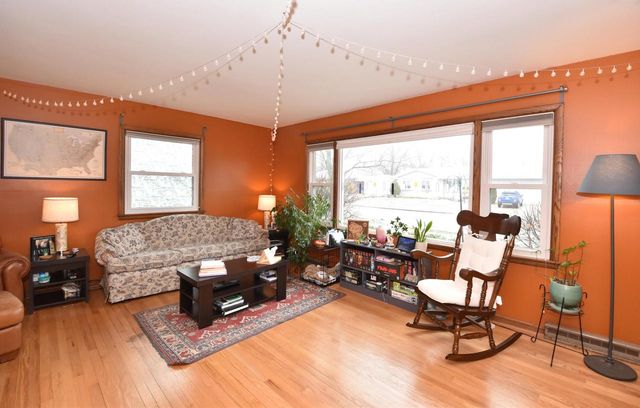 7822 8th AVENUE, Kenosha, WI 53143