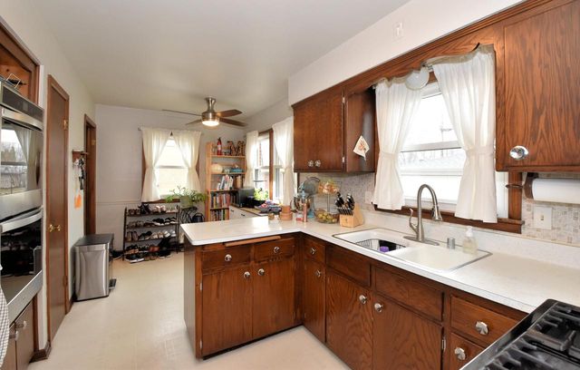 7822 8th AVENUE, Kenosha, WI 53143