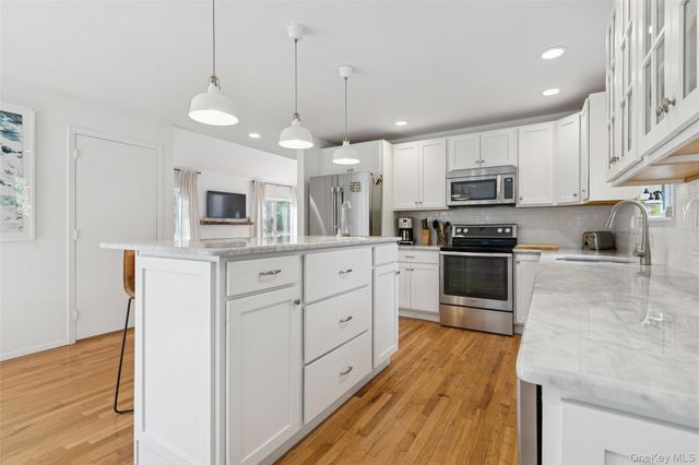 4 Morris Court, Westhampton Beach, NY 11978