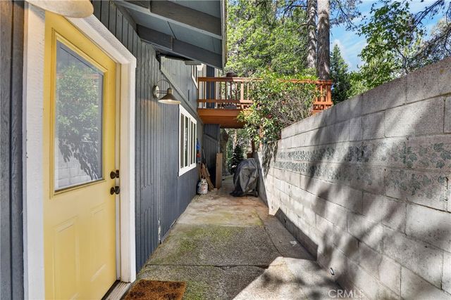 605 Pyramid Drive, Crestline, CA 92325
