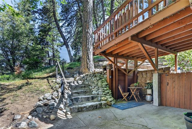 605 Pyramid Drive, Crestline, CA 92325