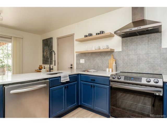 1410 S Vaughn Cir, Aurora, CO 80012