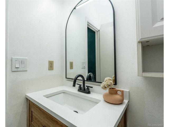 1410 S Vaughn Cir, Aurora, CO 80012