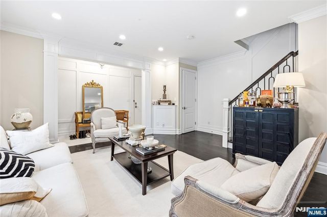 1228 River Road, Edgewater, NJ 07020