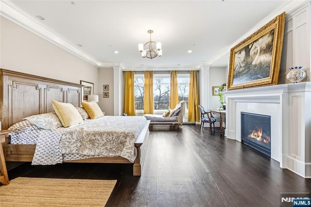 1228 River Road, Edgewater, NJ 07020