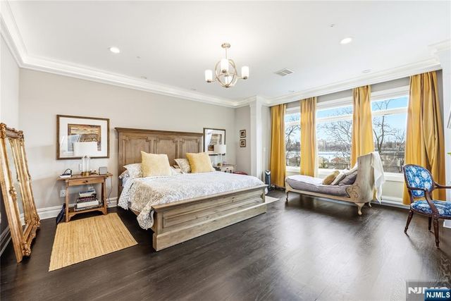 1228 River Road, Edgewater, NJ 07020