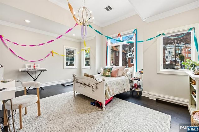 1228 River Road, Edgewater, NJ 07020