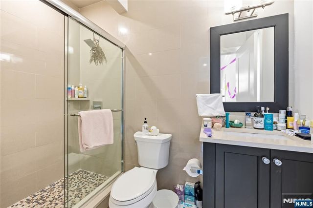 1228 River Road, Edgewater, NJ 07020