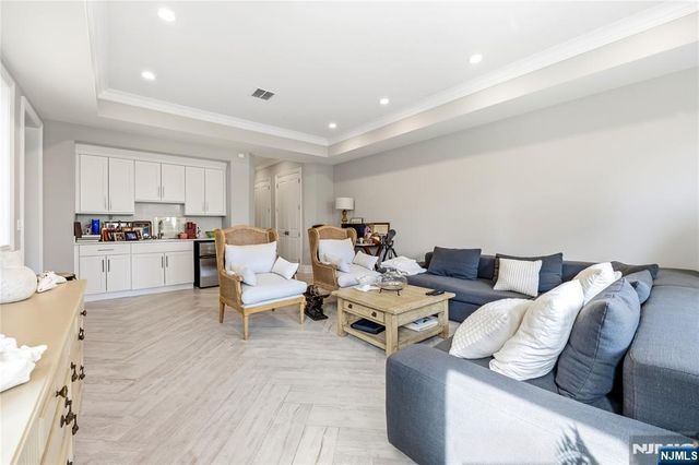 1228 River Road, Edgewater, NJ 07020