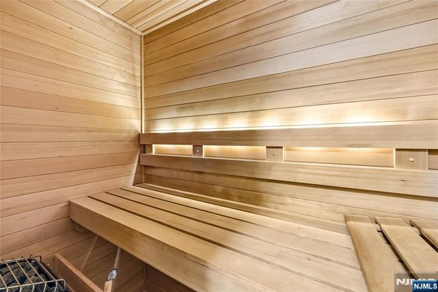 1228 River Road, Edgewater, NJ 07020