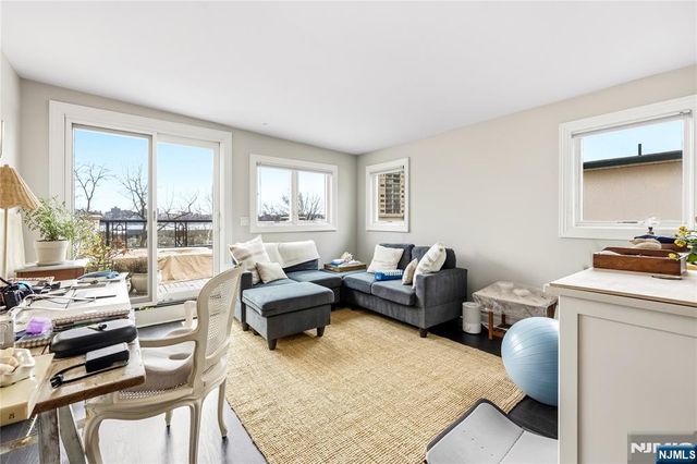 1228 River Road, Edgewater, NJ 07020