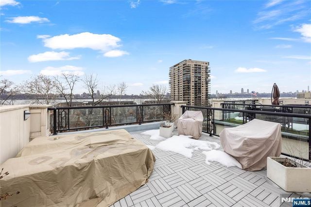 1228 River Road, Edgewater, NJ 07020