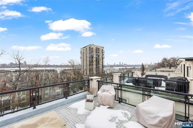 1228 River Road, Edgewater, NJ 07020