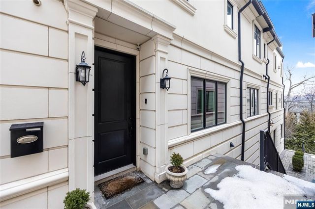 1228 River Road, Edgewater, NJ 07020