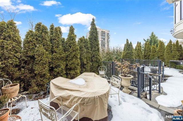 1228 River Road, Edgewater, NJ 07020