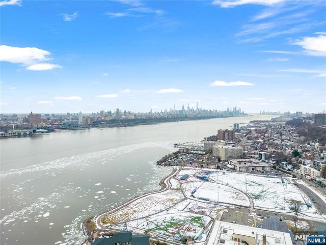 1228 River Road, Edgewater, NJ 07020