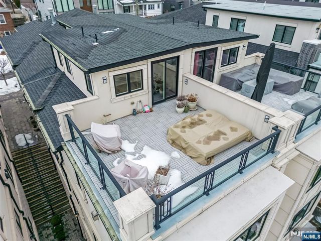 1228 River Road, Edgewater, NJ 07020