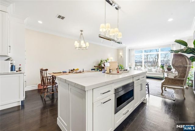 1228 River Road, Edgewater, NJ 07020