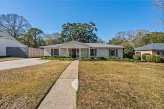 363 Ridgelawn W Drive, Mobile, AL 36608