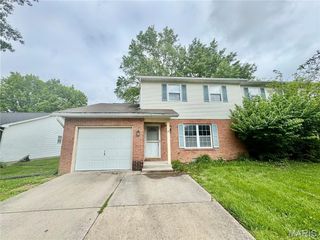 123 Twin Oaks Drive, Belleville, IL 62221