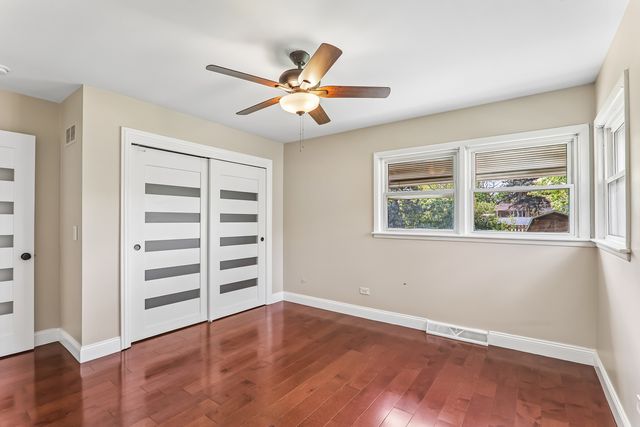 807 E Golfview Drive, Mount Prospect, IL 60056