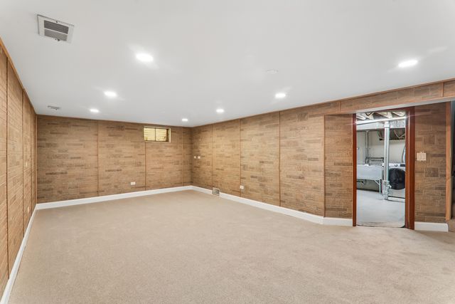 807 E Golfview Drive, Mount Prospect, IL 60056