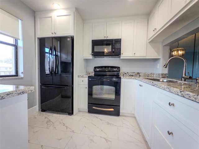 10332 Sunrise Lakes Boulevard 310, Sunrise, FL 33322