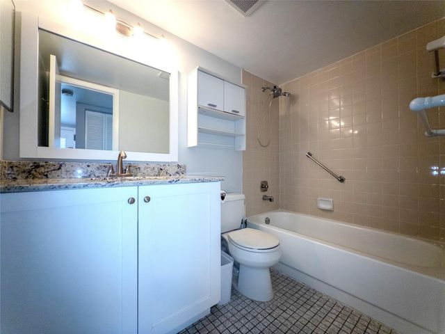 10332 Sunrise Lakes Boulevard 310, Sunrise, FL 33322