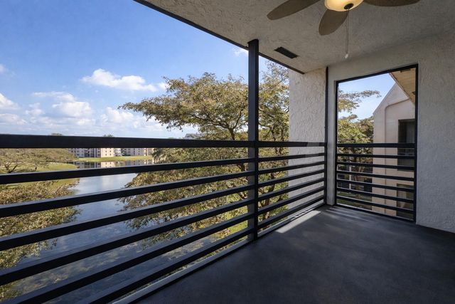 10332 Sunrise Lakes Boulevard 310, Sunrise, FL 33322