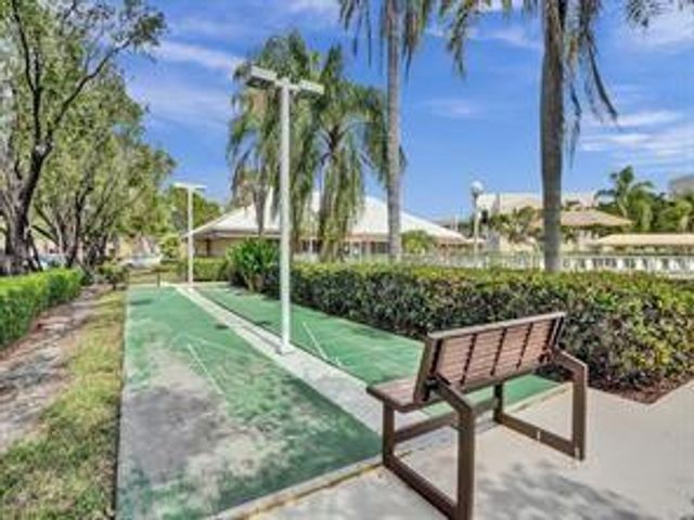 10332 Sunrise Lakes Boulevard 310, Sunrise, FL 33322