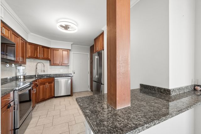 6033 N Sheridan Road 36F, Chicago, IL 60660