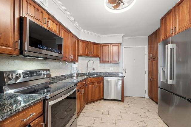6033 N Sheridan Road 36F, Chicago, IL 60660