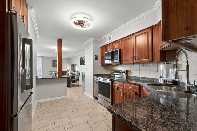 6033 N Sheridan Road 36F, Chicago, IL 60660