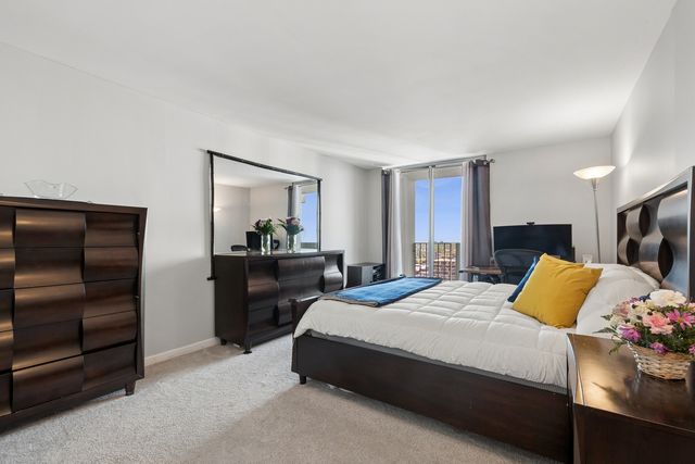 6033 N Sheridan Road 36F, Chicago, IL 60660