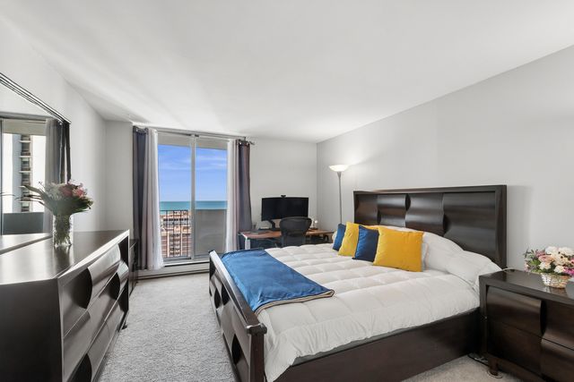 6033 N Sheridan Road 36F, Chicago, IL 60660