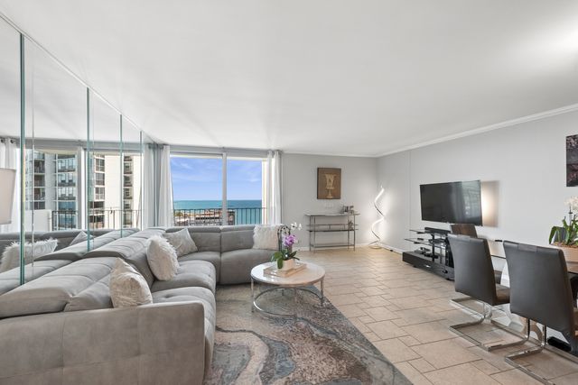 6033 N Sheridan Road 36F, Chicago, IL 60660