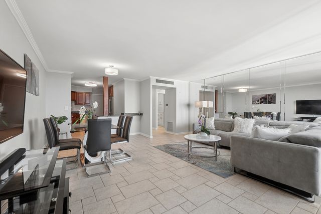 6033 N Sheridan Road 36F, Chicago, IL 60660